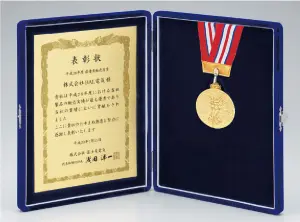 オリジナルメダル製作 表彰メダル 表彰記念品 メダル付き楯(ベルベット貼)